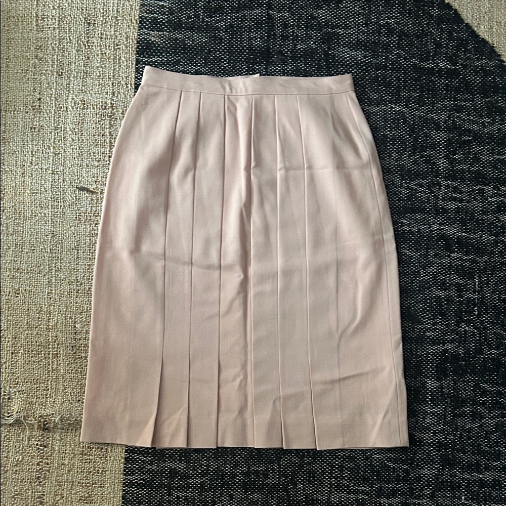 Elegant Pleated Midi Skirt in Soft Pink